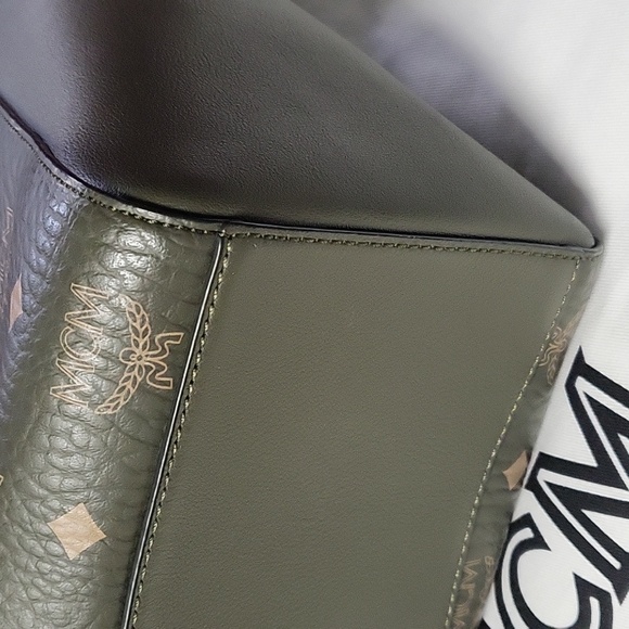 MCM  SEA TURTLE GREEN VISETOS CLASSIC TOTE BAG - Picture 14 of 16